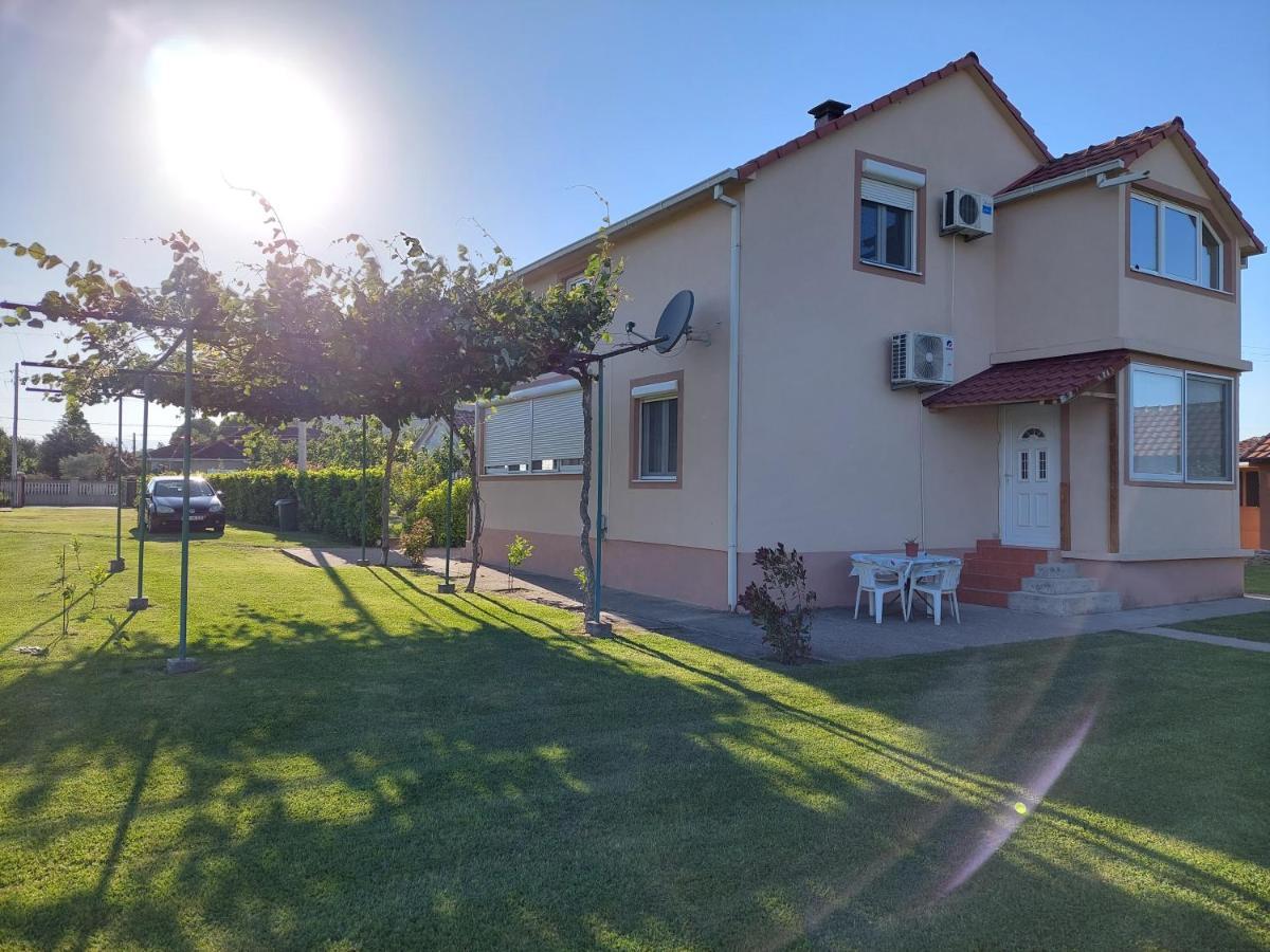 Apartment Helena Airport Podgoriçe Dış mekan fotoğraf