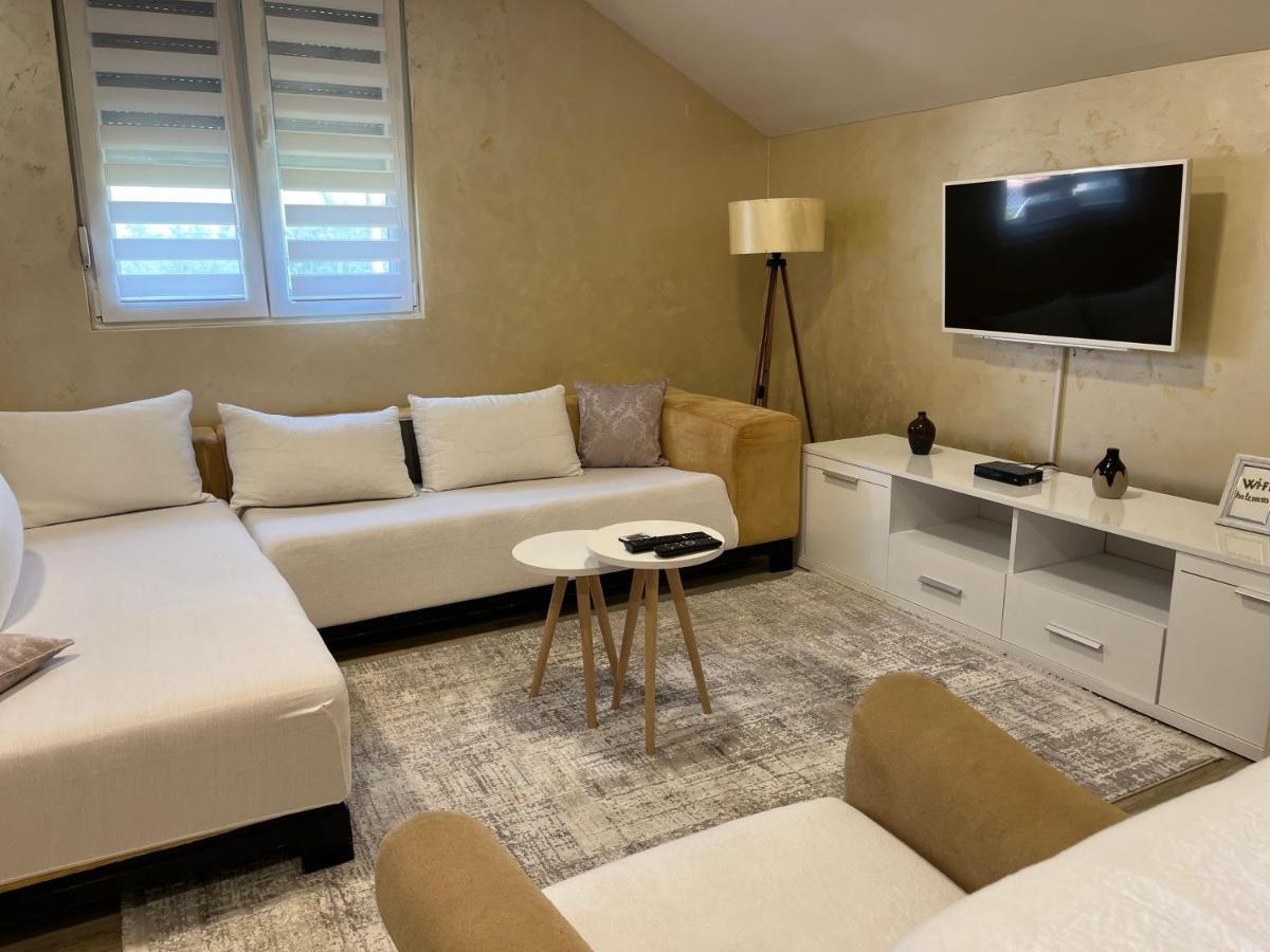 Apartment Helena Airport Podgoriçe Dış mekan fotoğraf