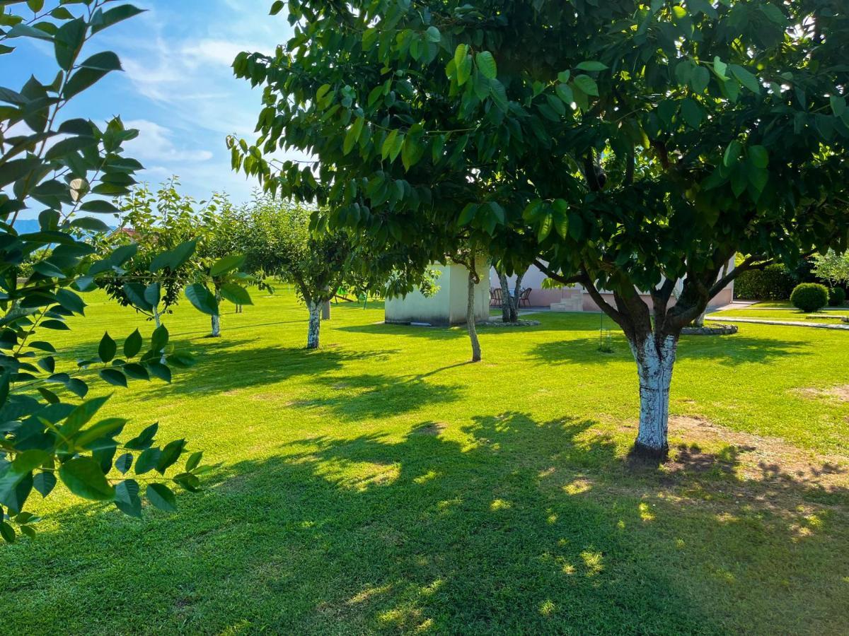 Apartment Helena Airport Podgoriçe Dış mekan fotoğraf