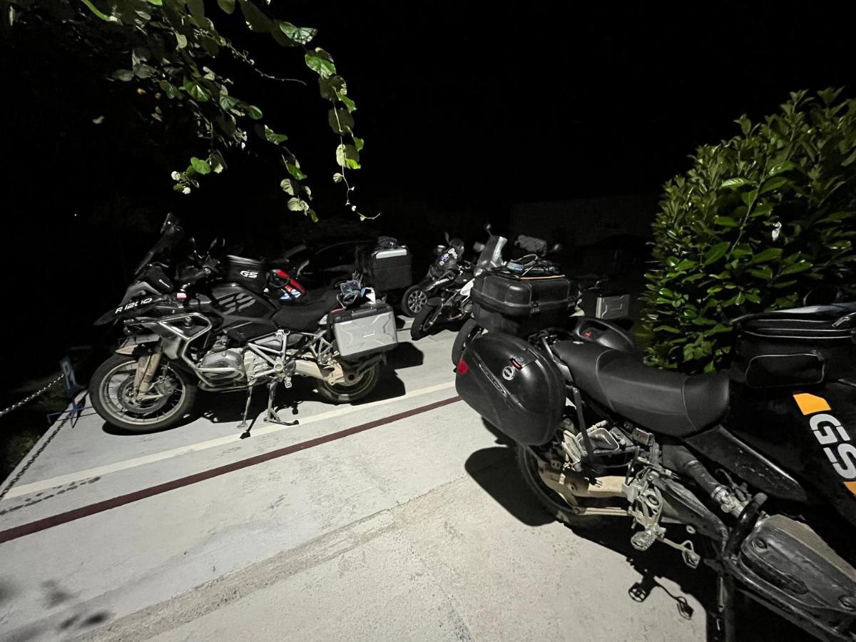 Apartment Helena Airport Podgoriçe Dış mekan fotoğraf